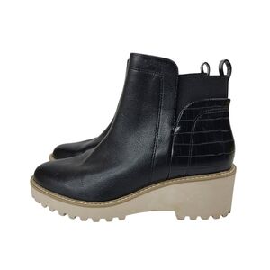 DV Dolce Vita Rielle black faux leather lug sole wedge ankle boots Size 10